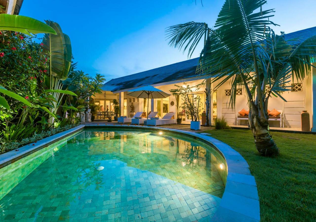 Villa Armani เซมินยัค ภายนอก รูปภาพ